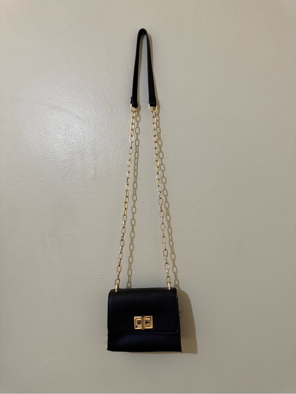 Forever 21 Black Crossbody Bag with Gold Chain